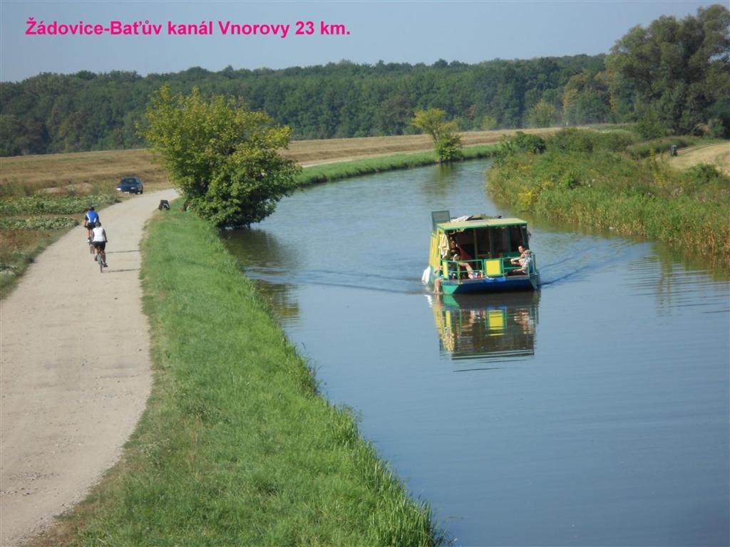 Cyklo Ubytovani A Vinny Sklep Zadovice Exterior photo
