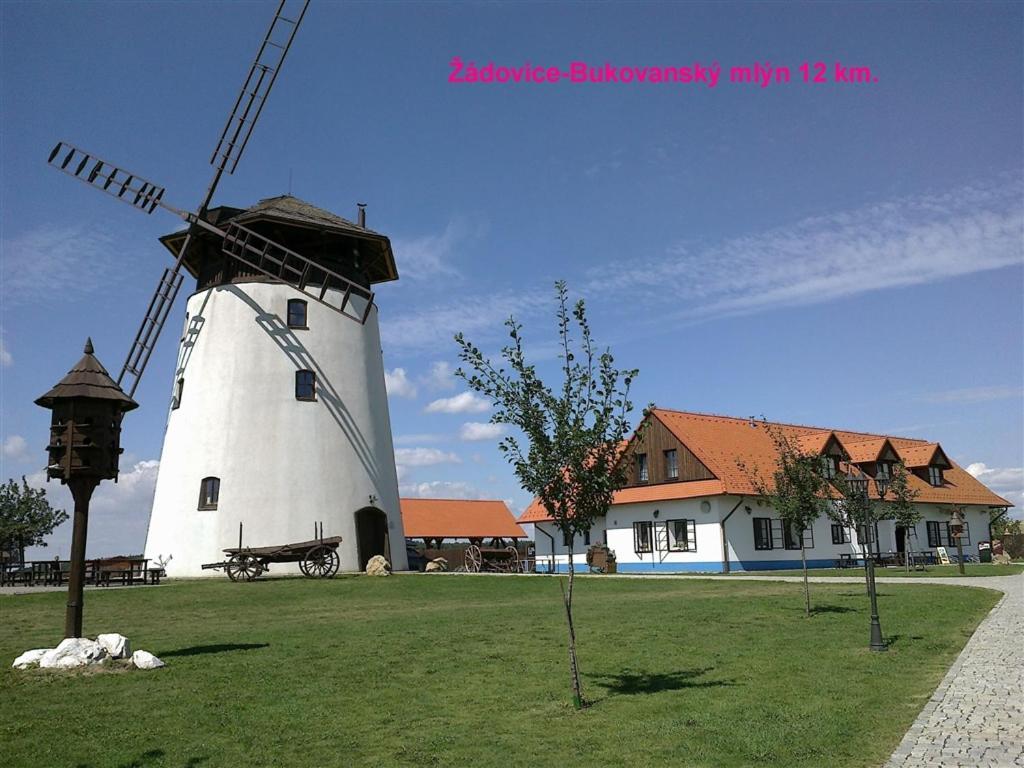 Cyklo Ubytovani A Vinny Sklep Zadovice Exterior photo
