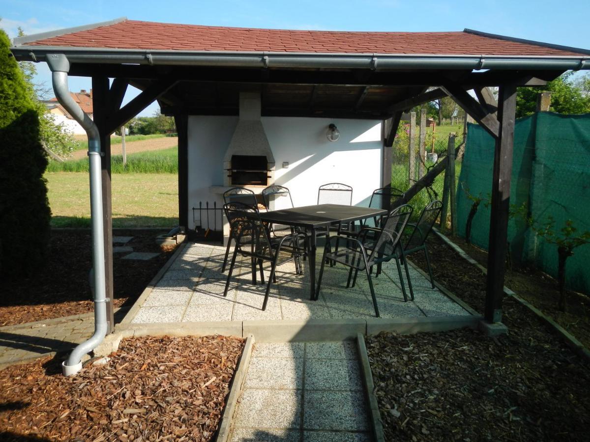 Cyklo Ubytovani A Vinny Sklep Zadovice Exterior photo
